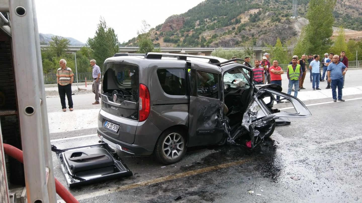 Gümüşhane’de trafik kazası: 1 ölü, 4 yaralı 18