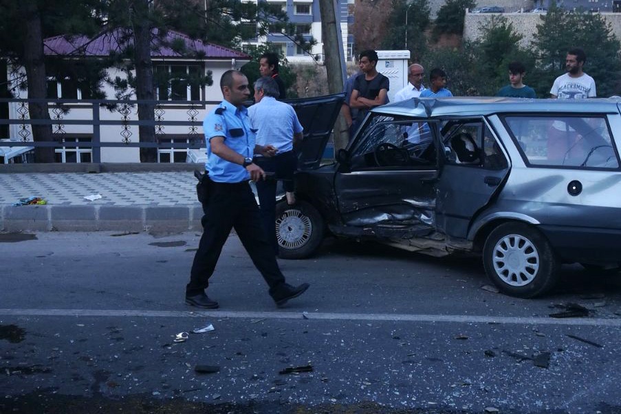 Aynı noktada 2 saatte 2 kaza 2