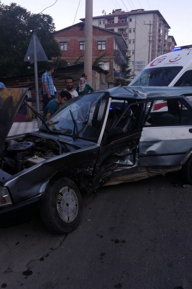 Aynı noktada 2 saatte 2 kaza 3