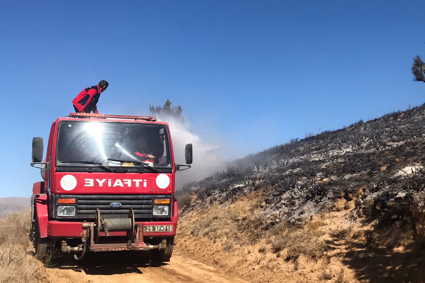 Gümüşhane’de örtü yangını 11