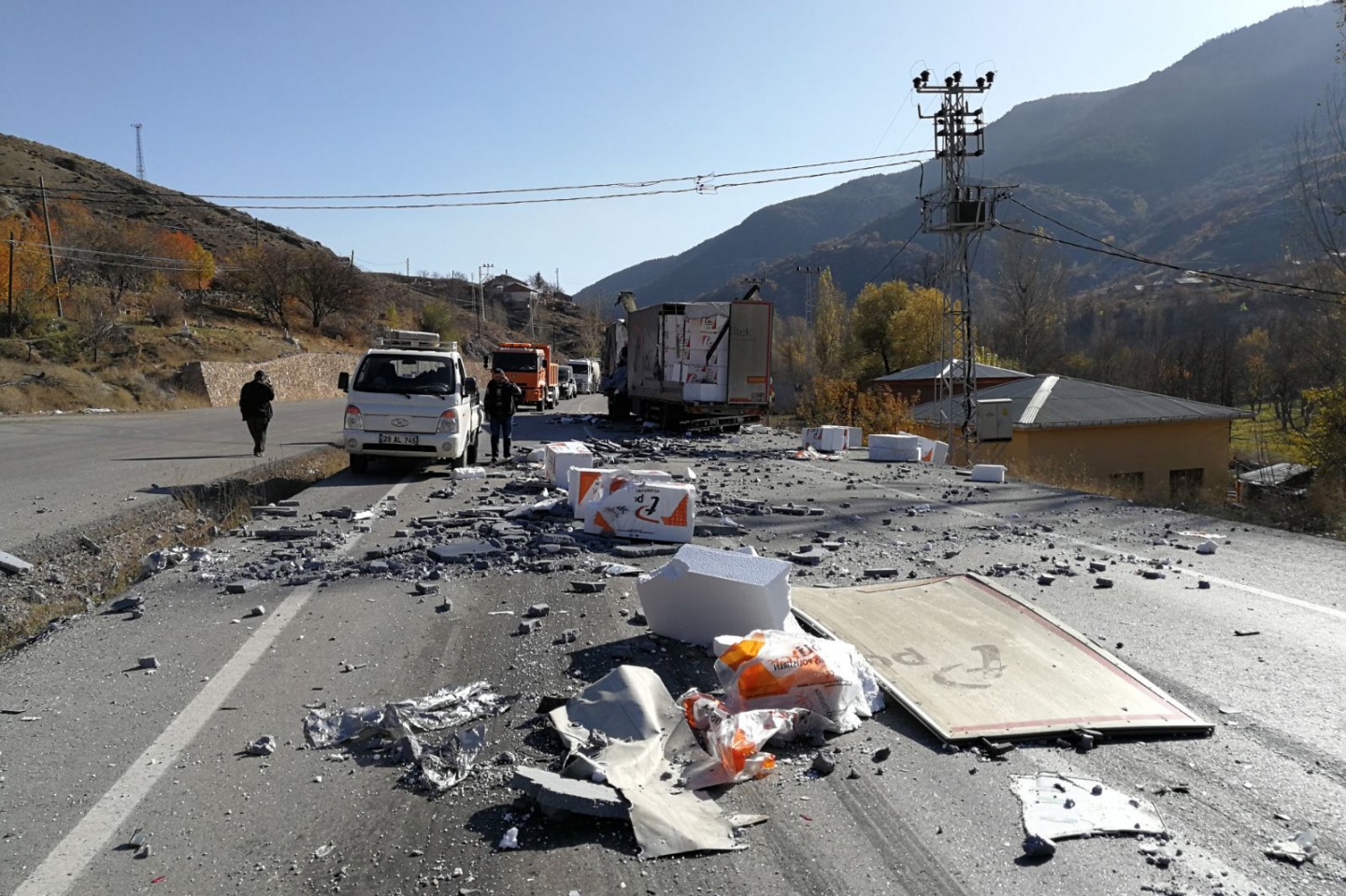 Gümüşhane-Bayburt karayolunda TIR’lar çaprıştı: 1 yaralı 2