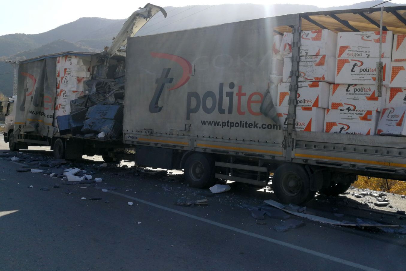Gümüşhane-Bayburt karayolunda TIR’lar çaprıştı: 1 yaralı 3
