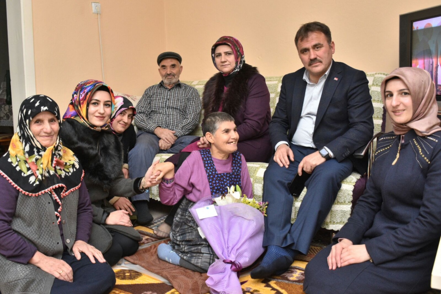 Başkan Çimen, engellileri evlerinde ziyaret etti 2