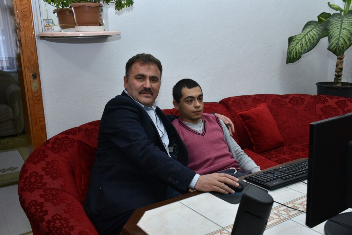 Başkan Çimen, engellileri evlerinde ziyaret etti 4