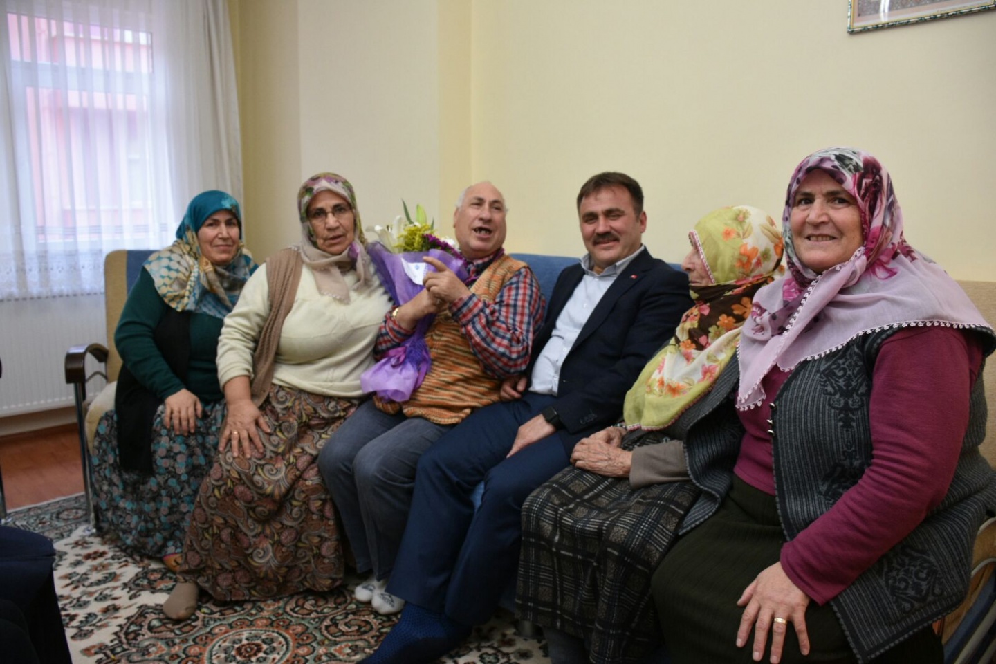 Başkan Çimen, engellileri evlerinde ziyaret etti 9