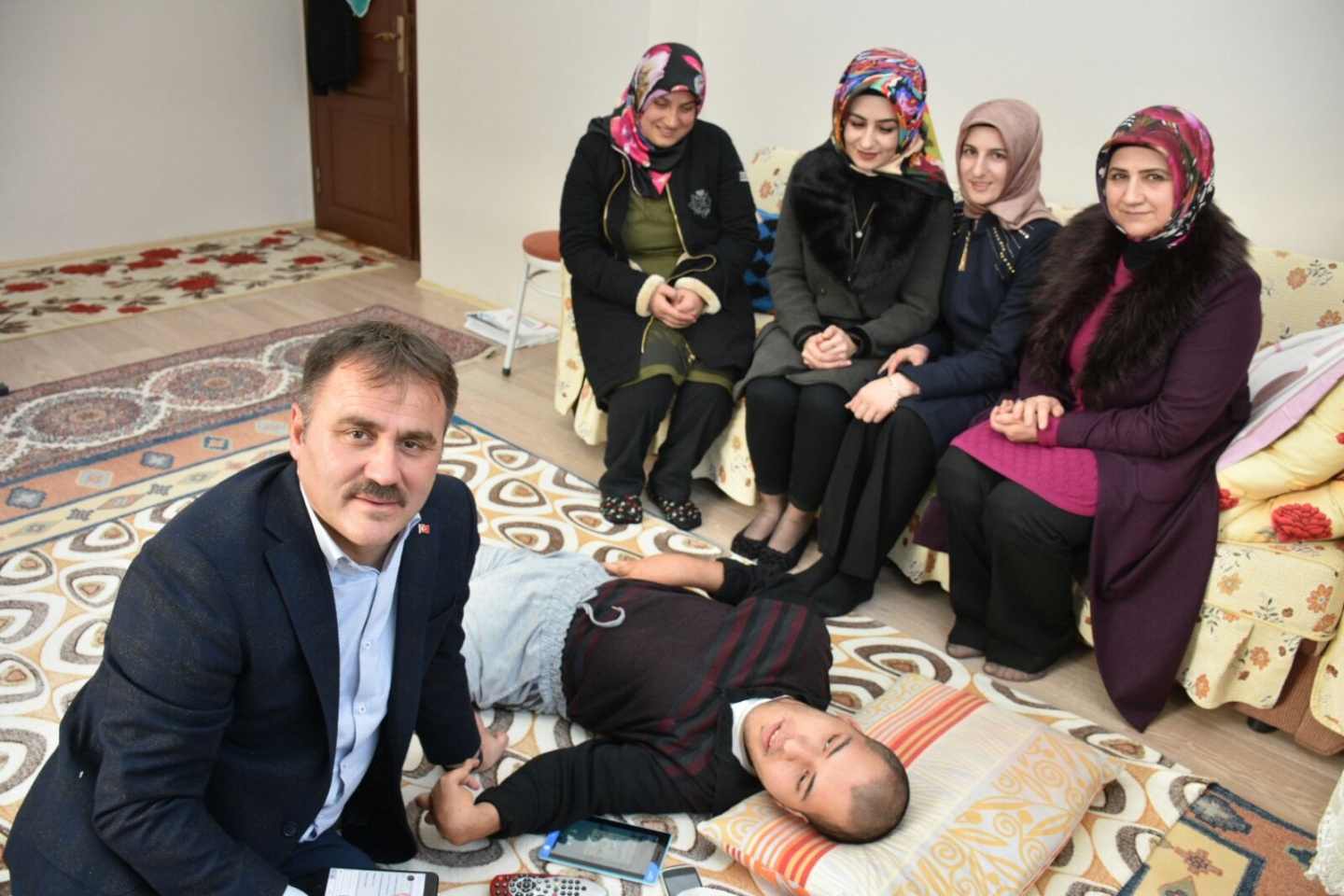 Başkan Çimen, engellileri evlerinde ziyaret etti 10