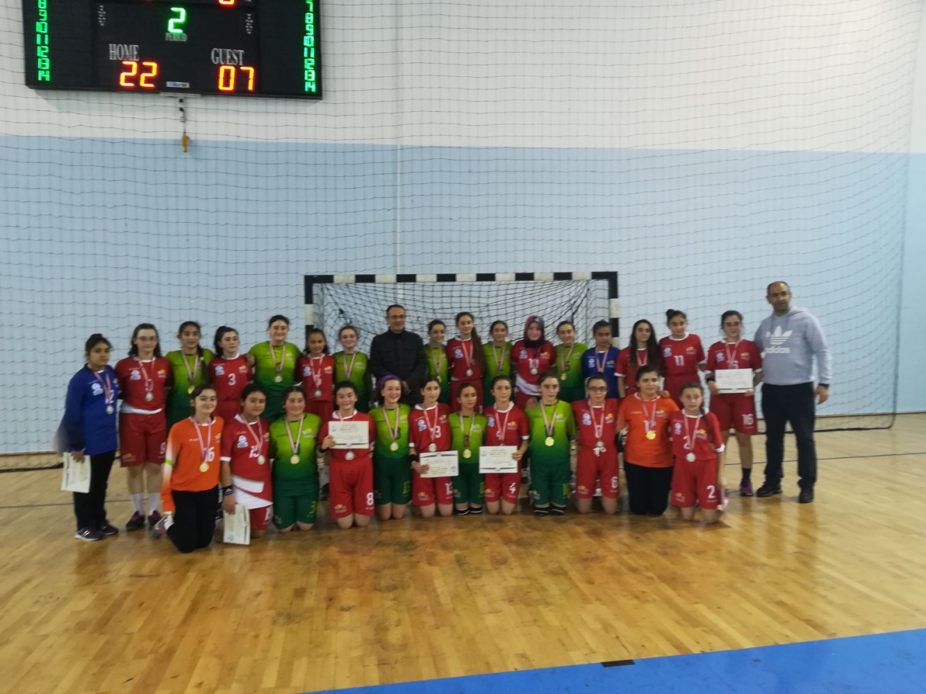 Hentbol müsabakaları sona erdi 10