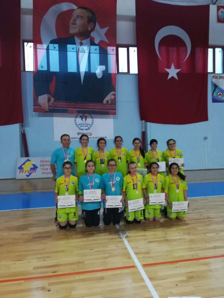 Hentbol müsabakaları sona erdi 7