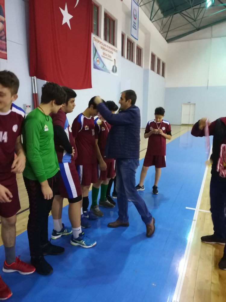 Hentbol müsabakaları sona erdi 9