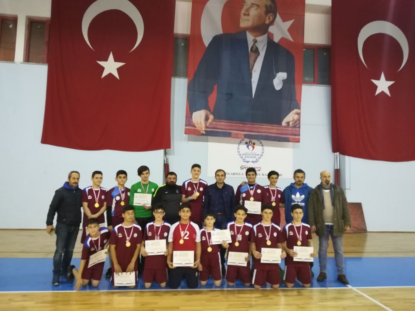 Hentbol müsabakaları sona erdi 8