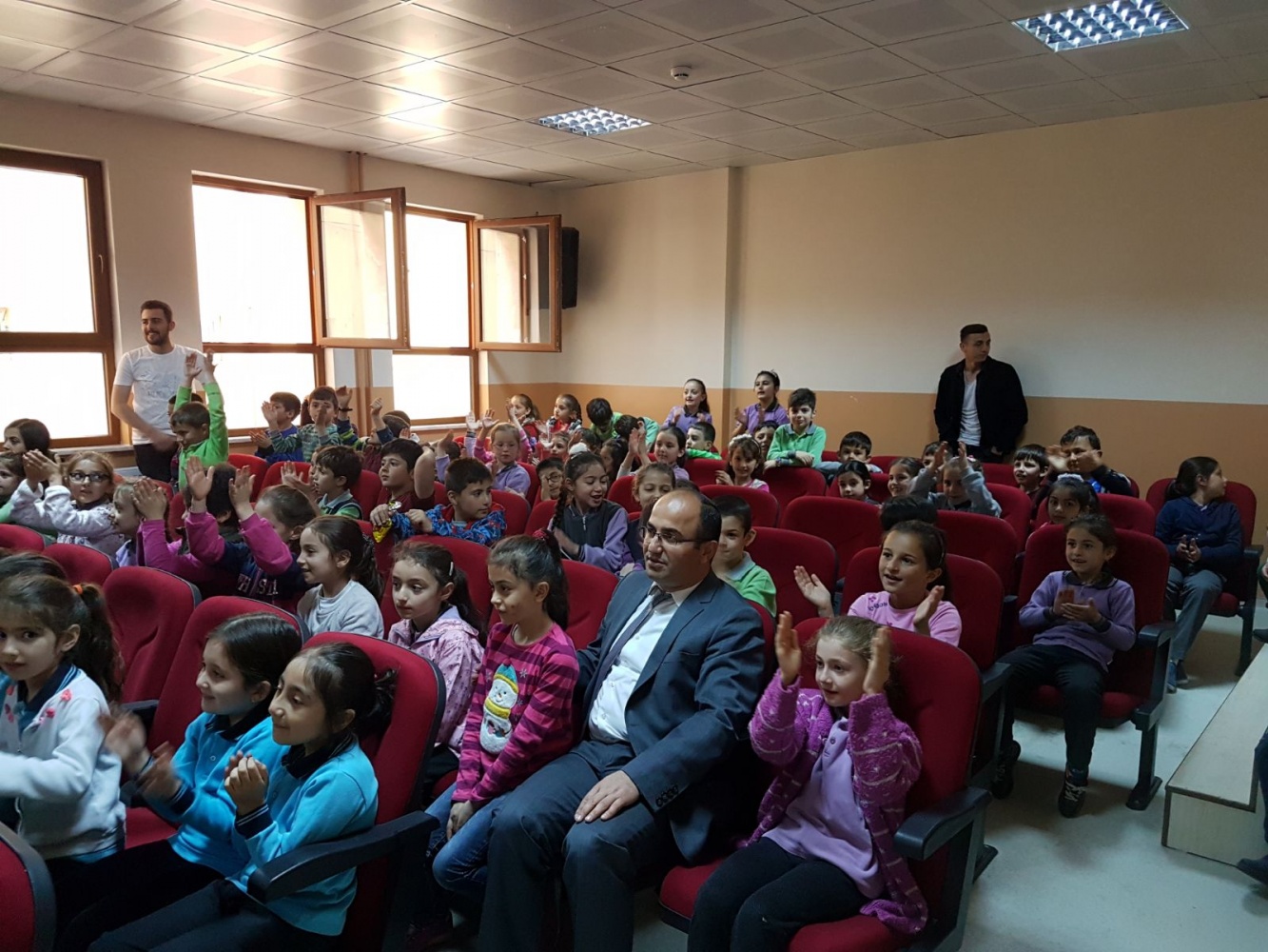 Torul’da ki tüm öğrenciler tiyatro izleyecek 5