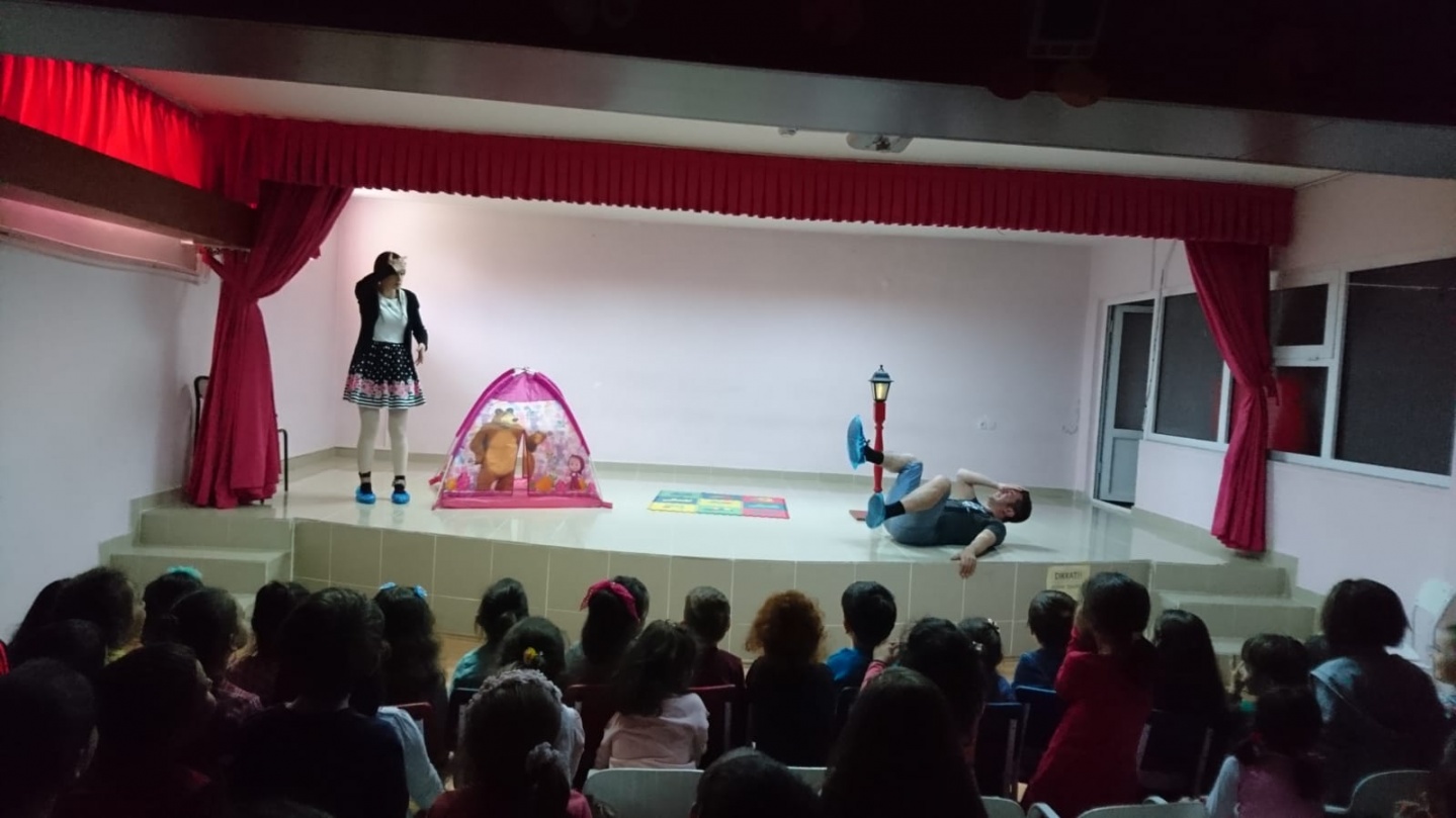 Torul’da ki tüm öğrenciler tiyatro izleyecek 2