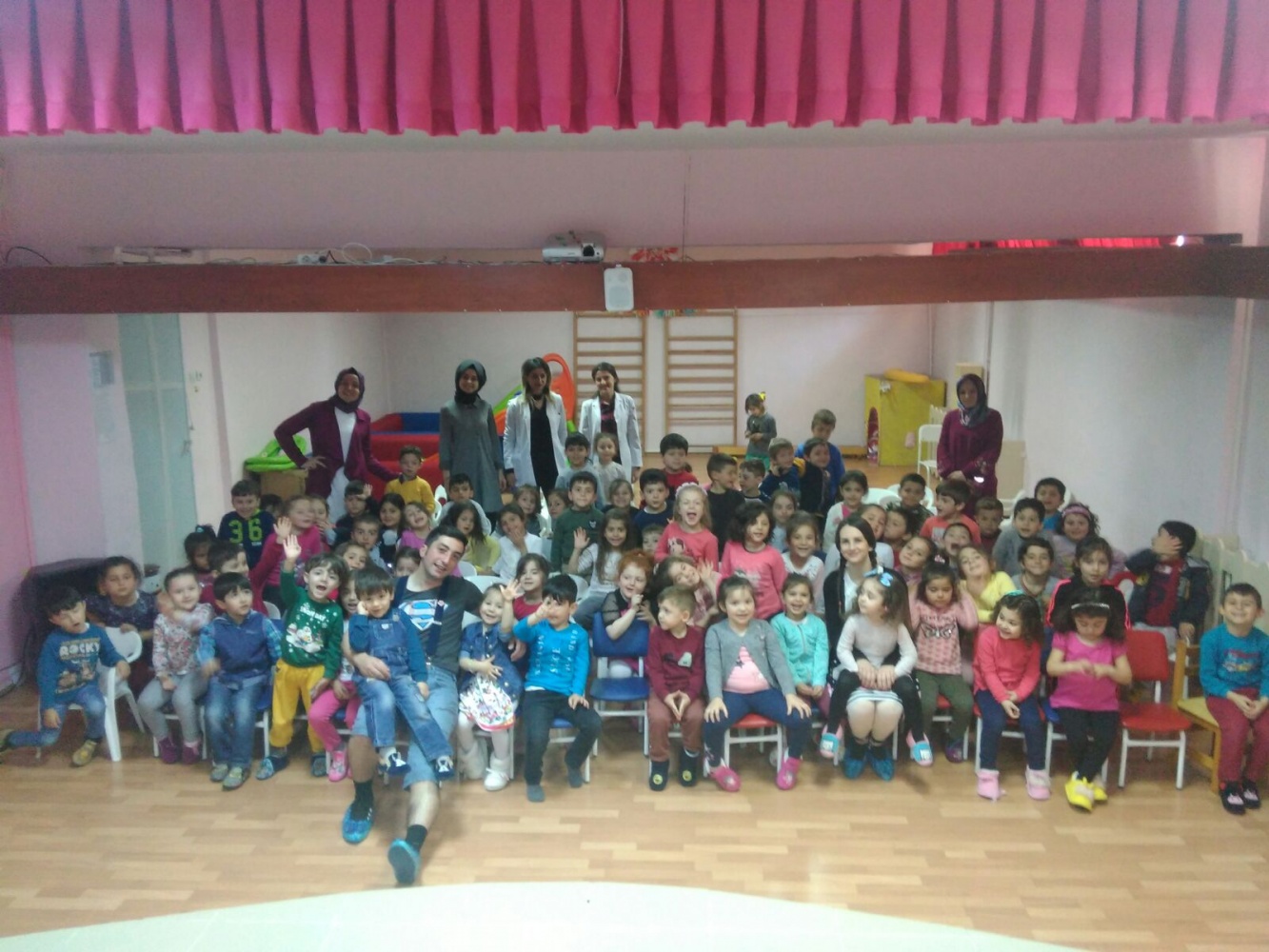 Torul’da ki tüm öğrenciler tiyatro izleyecek 4