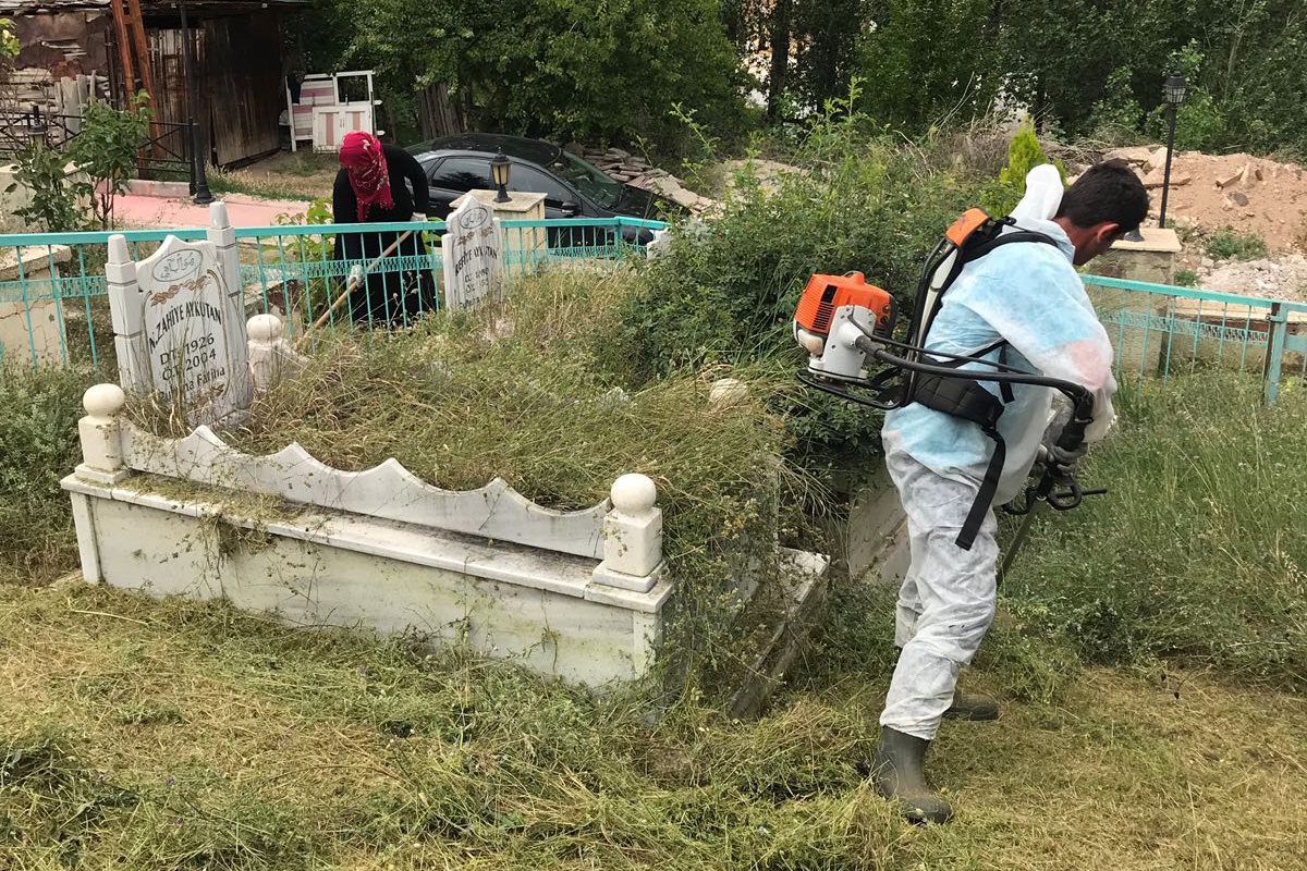 Gümüşhane’de mezarlıklar temizlendi 6