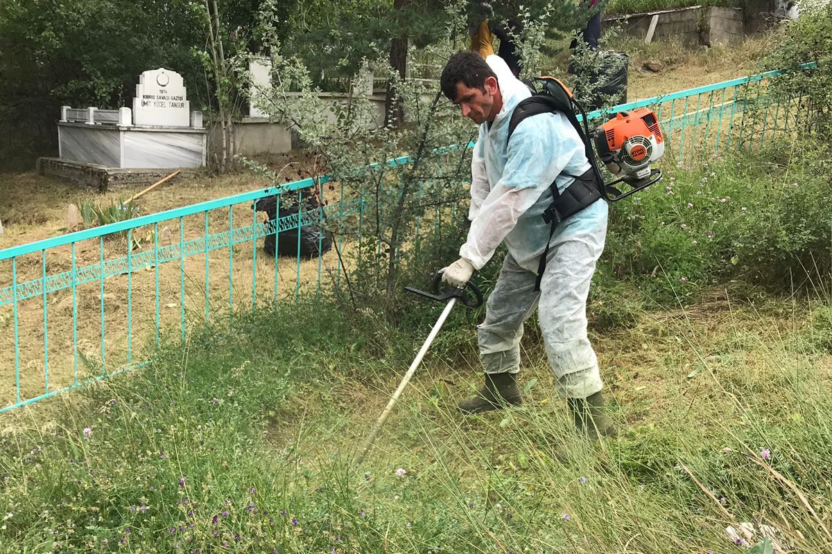 Gümüşhane’de mezarlıklar temizlendi 4