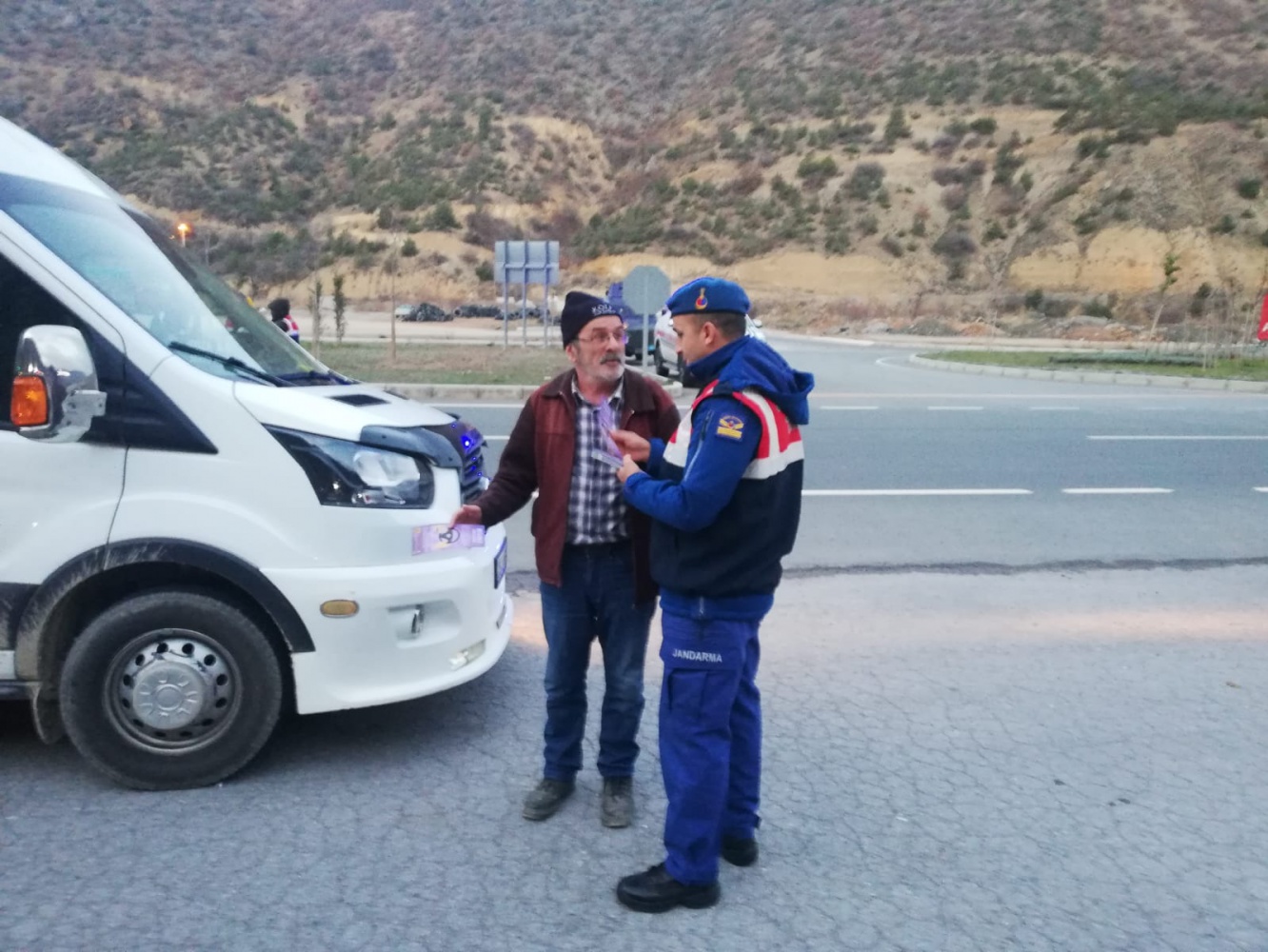 Jandarma bilgilendirme çalışmalarına devam ediyor 2