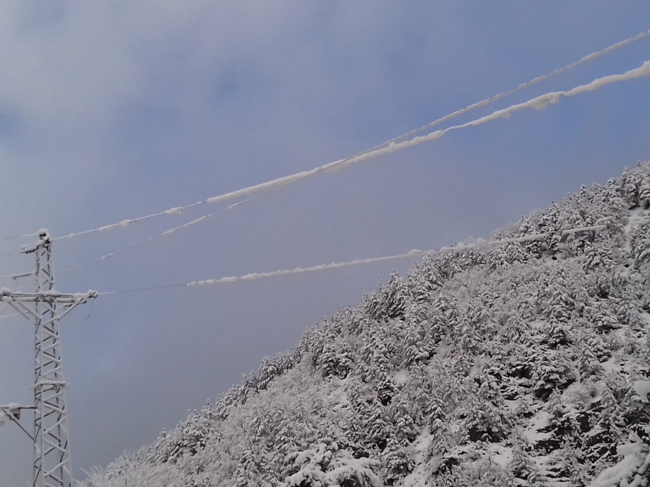 ÇORUH EDAŞ ekipleri zorlu hava şartlarında görev yapıyor 15