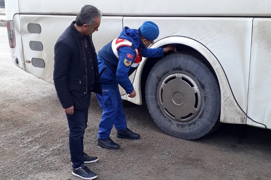 Gümüşhane Jandarma’dan kış lastiği denetimi 3