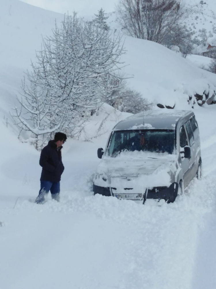 Gümüşhane’de kapanan köy yollarının yüzde 73’ü 12 saatte açıldı 1