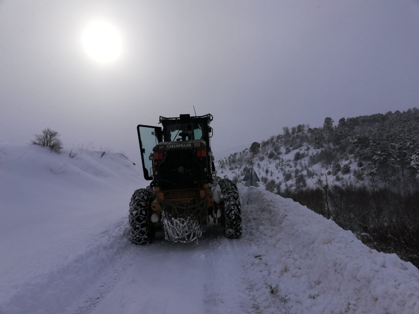 Gümüşhane’de kapanan köy yollarının yüzde 73’ü 12 saatte açıldı 5
