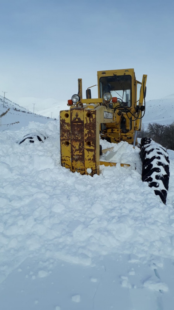 Gümüşhane’de kapanan köy yollarının yüzde 73’ü 12 saatte açıldı 6