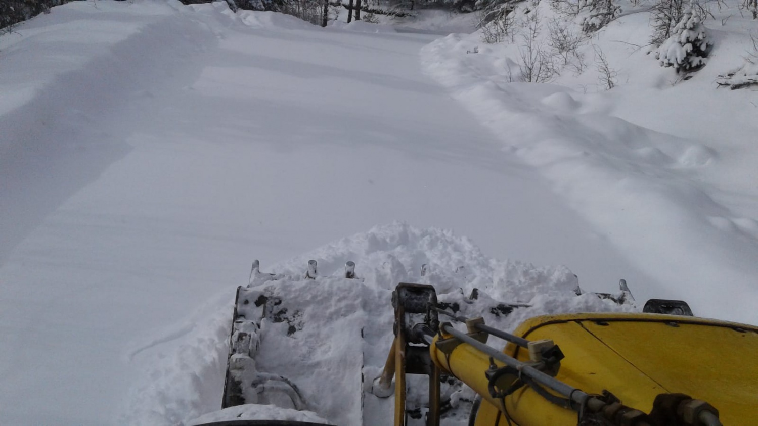 Gümüşhane’de kapanan köy yollarının yüzde 73’ü 12 saatte açıldı 11