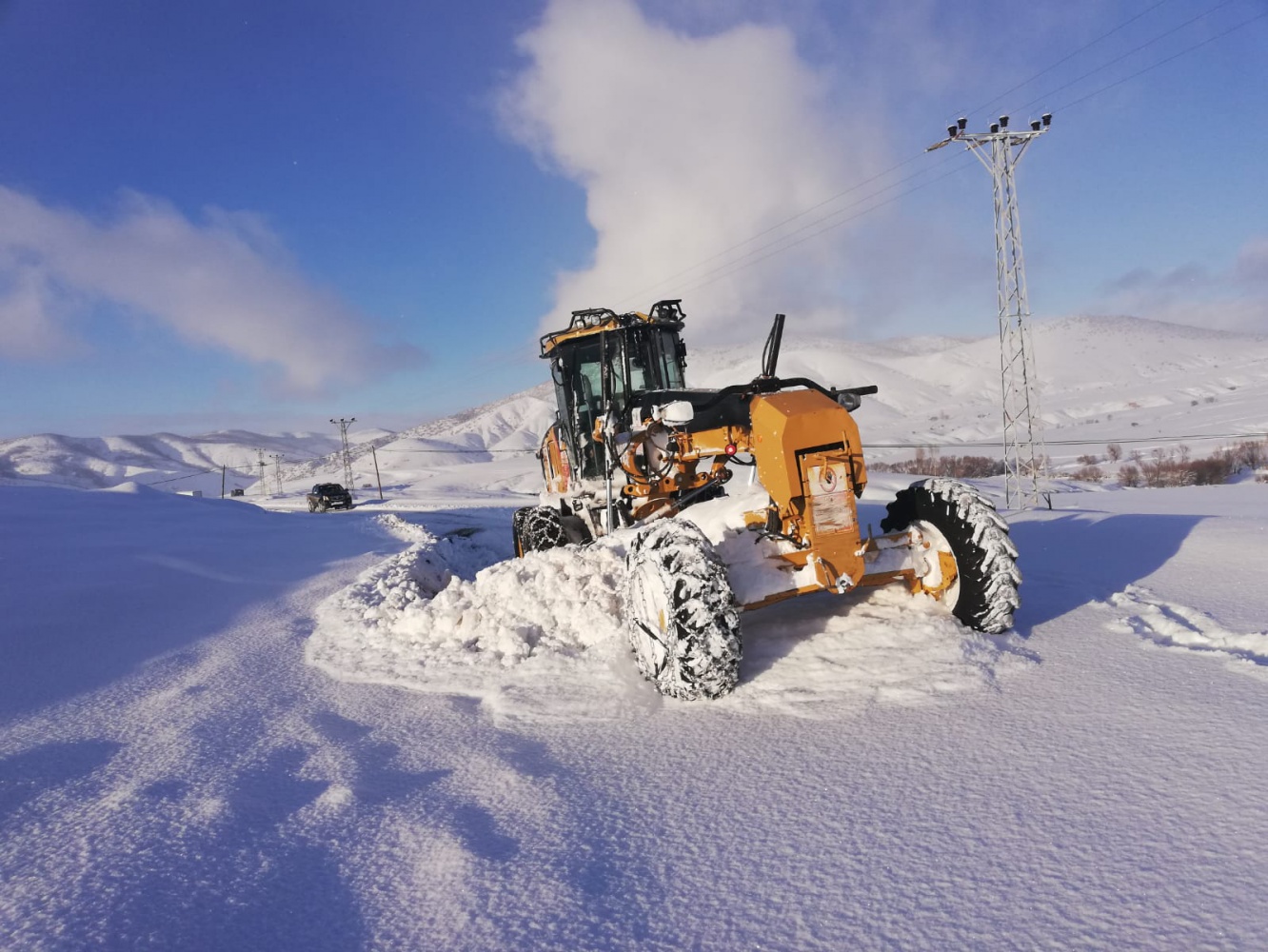 Gümüşhane’de kapanan köy yollarının yüzde 73’ü 12 saatte açıldı 12
