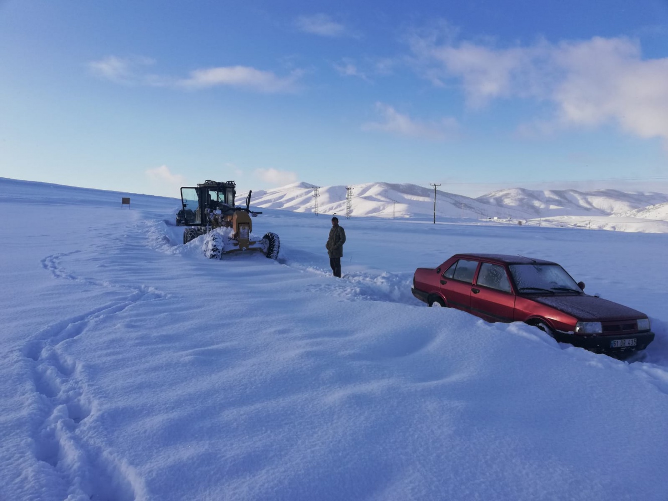 Gümüşhane’de kapanan köy yollarının yüzde 73’ü 12 saatte açıldı 13
