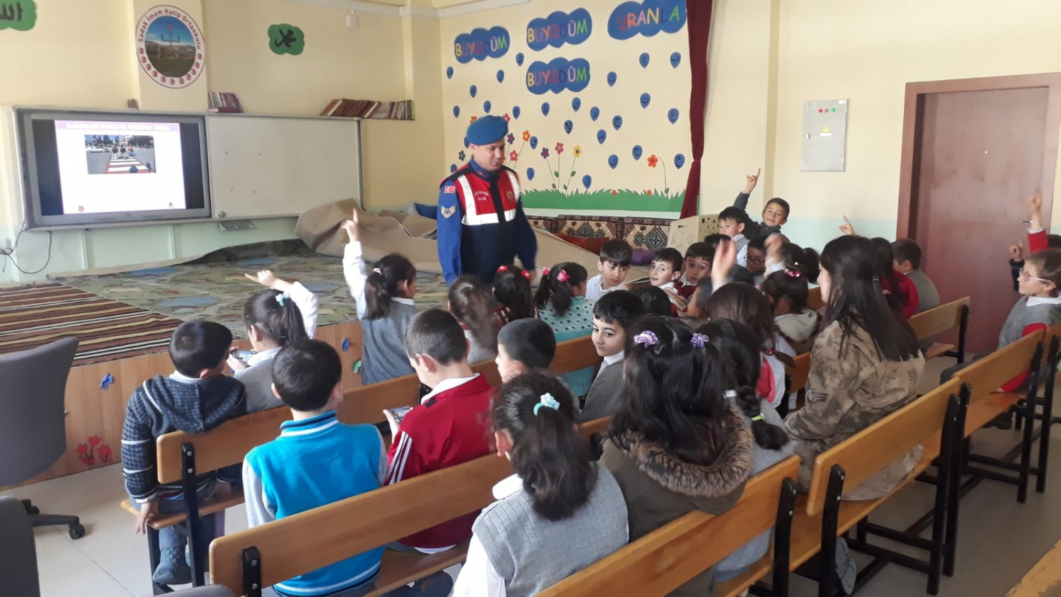 Jandarma trafik dedektiflerini bilgilendiriyor 4