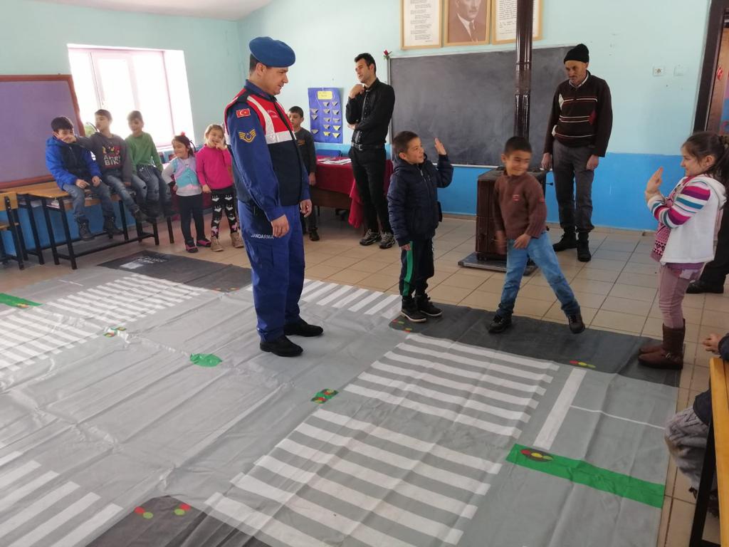 Jandarma trafik dedektiflerini bilgilendiriyor 1