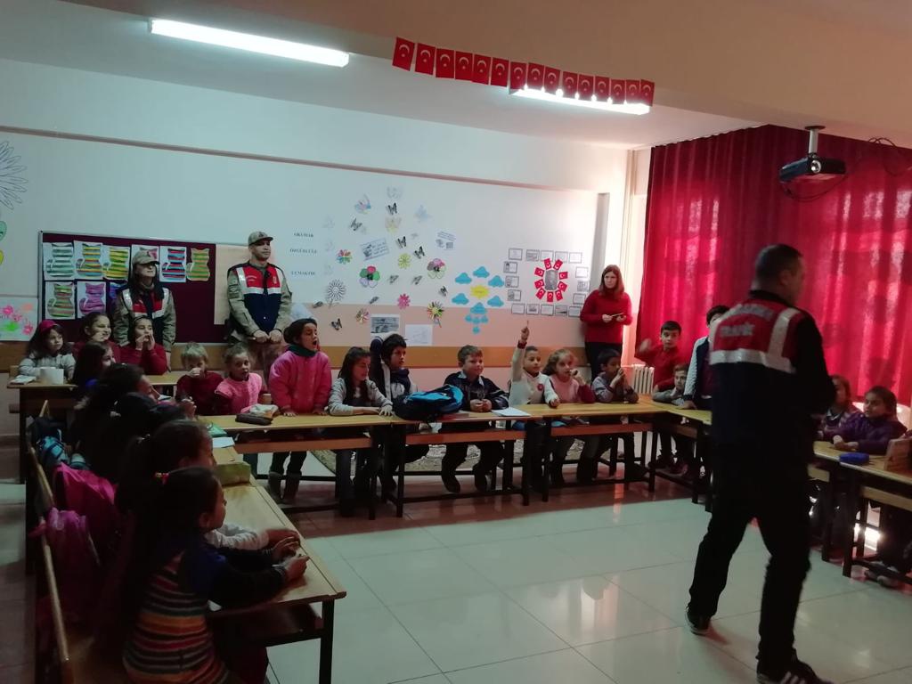 Jandarma trafik dedektiflerini bilgilendiriyor 3