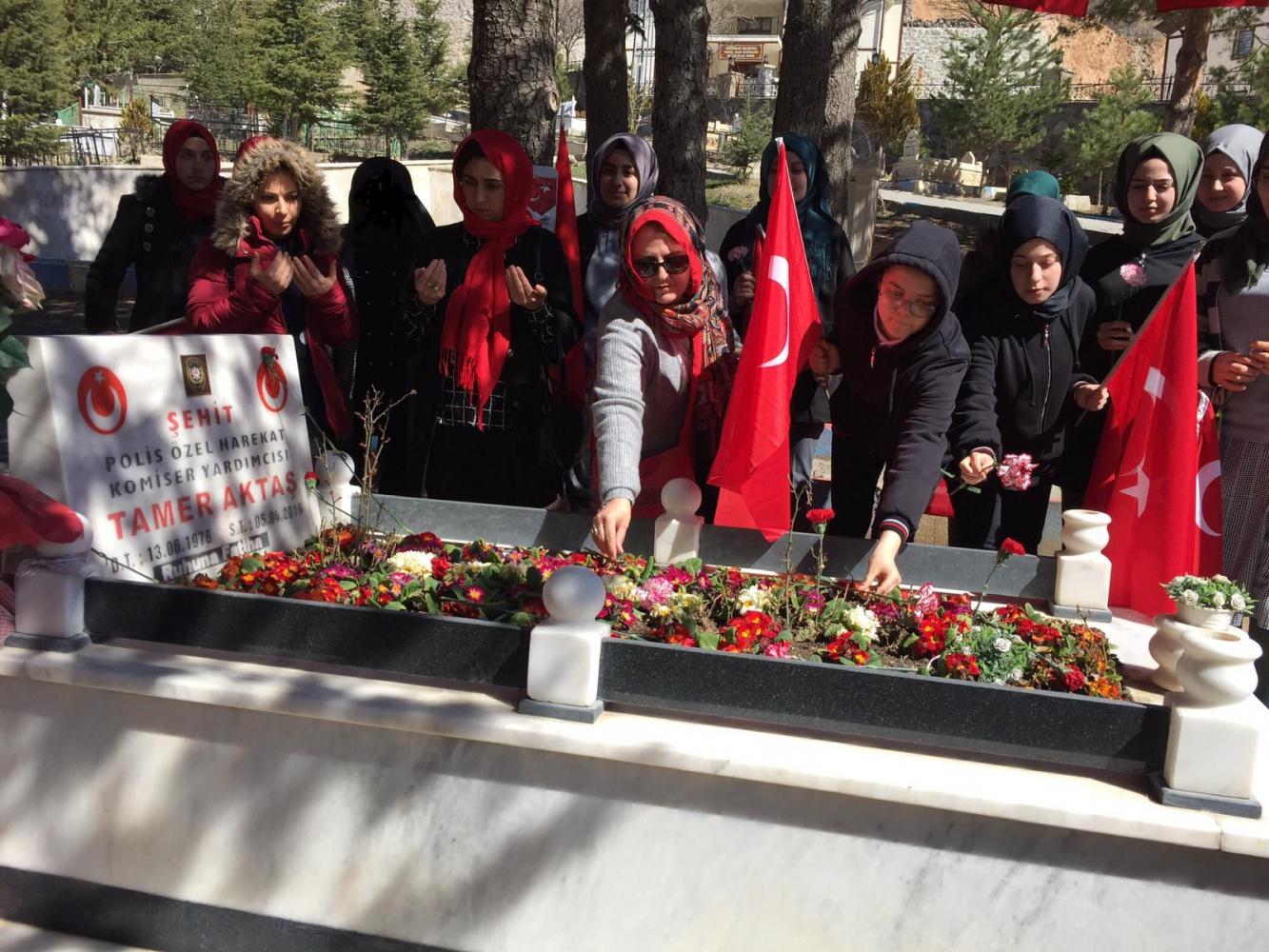 Hayme Ana şehitlerini unutmadı  1