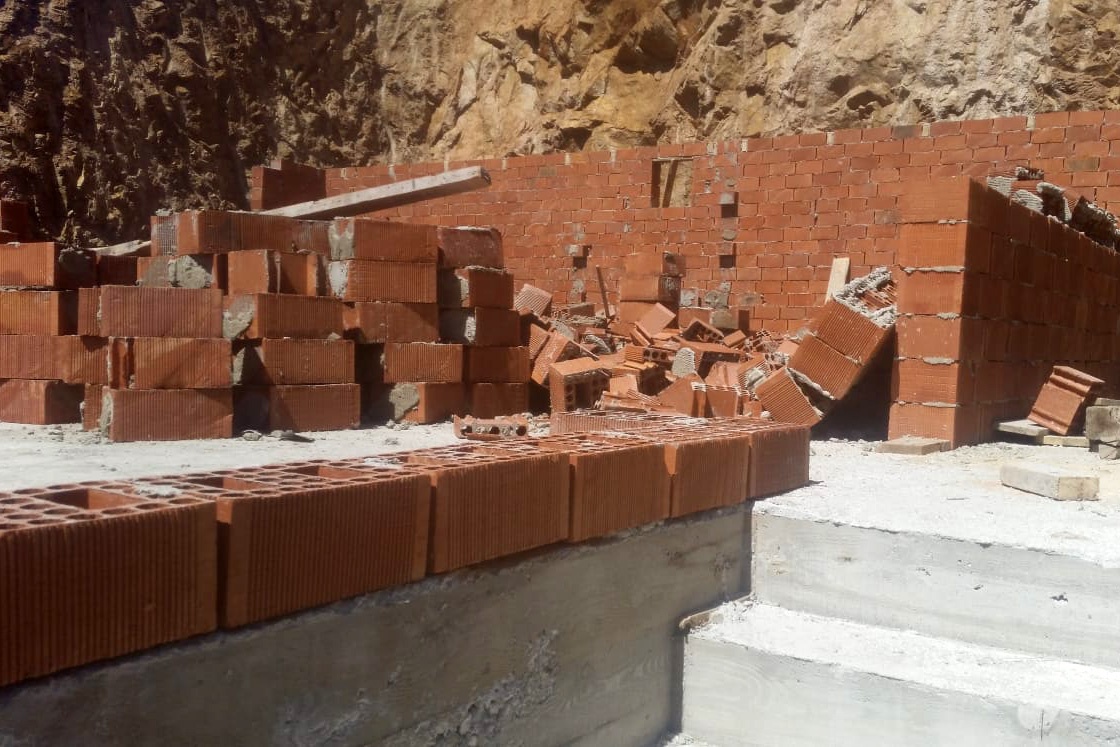 Gümüşhane Belediyesi kaçak yapıyı yıktı 6