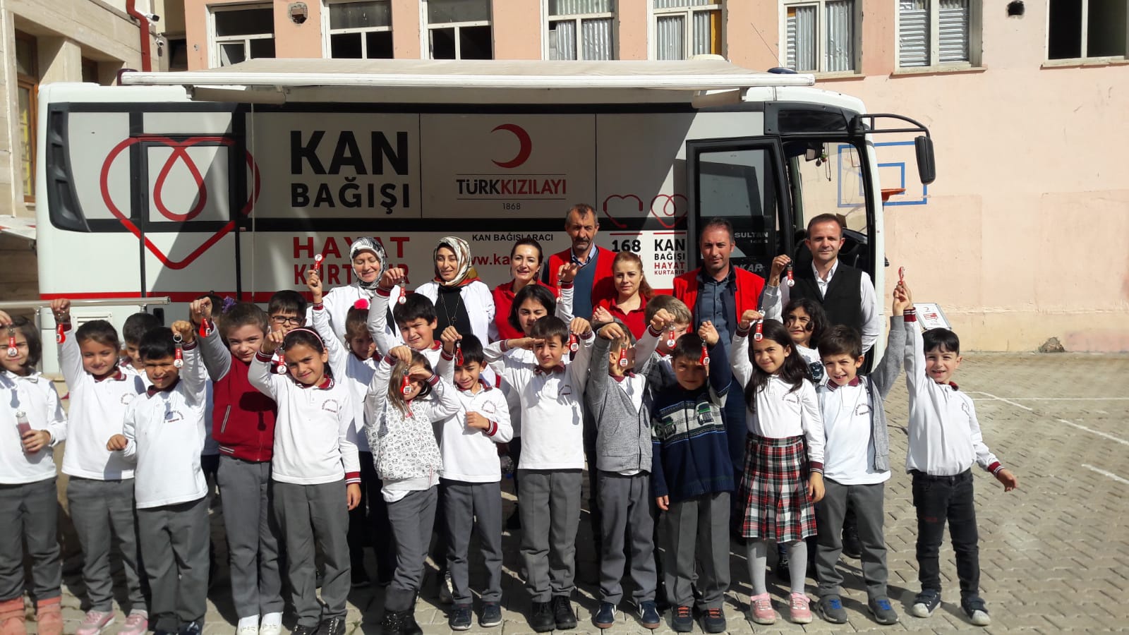 Öğretmen ve veliler kan verdi 4