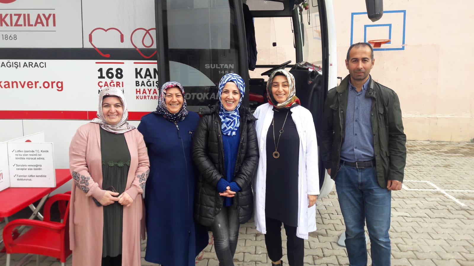 Öğretmen ve veliler kan verdi 5