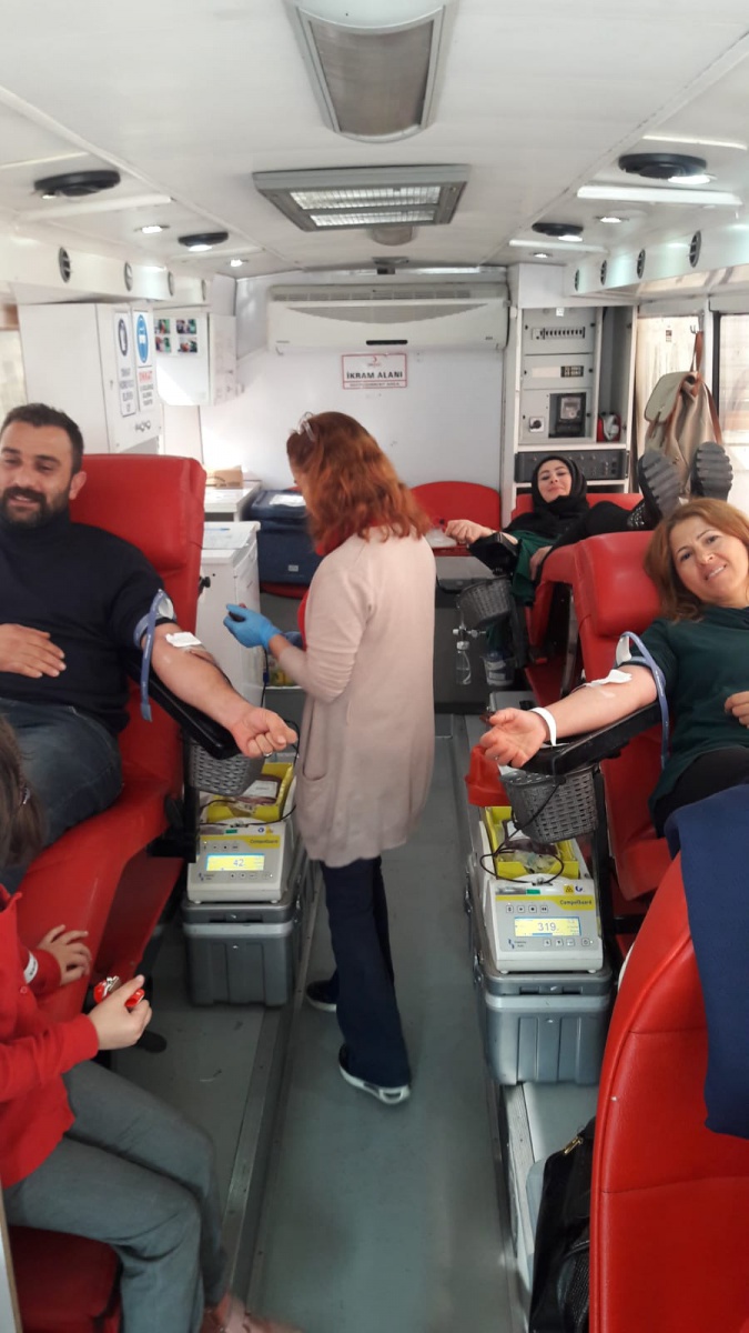 Öğretmen ve veliler kan verdi 3