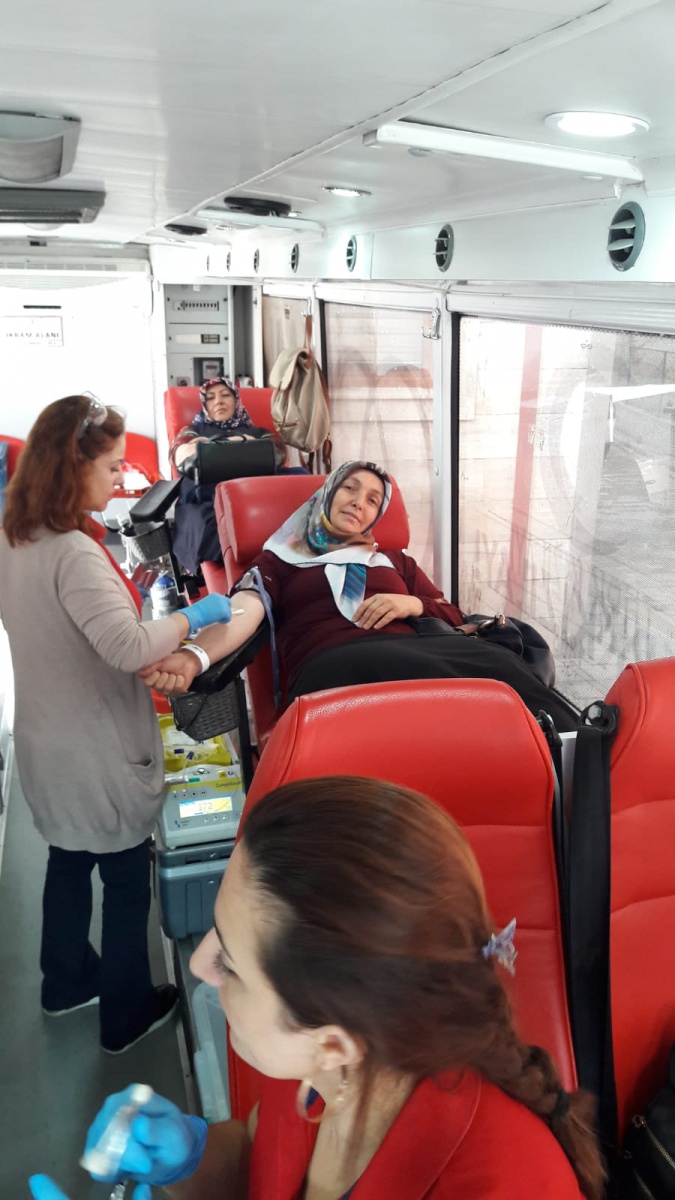 Öğretmen ve veliler kan verdi 2