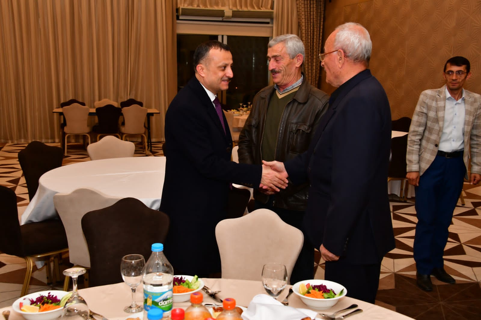 Kıdemli emekli öğretmenler onuruna vuslat yemeği 1