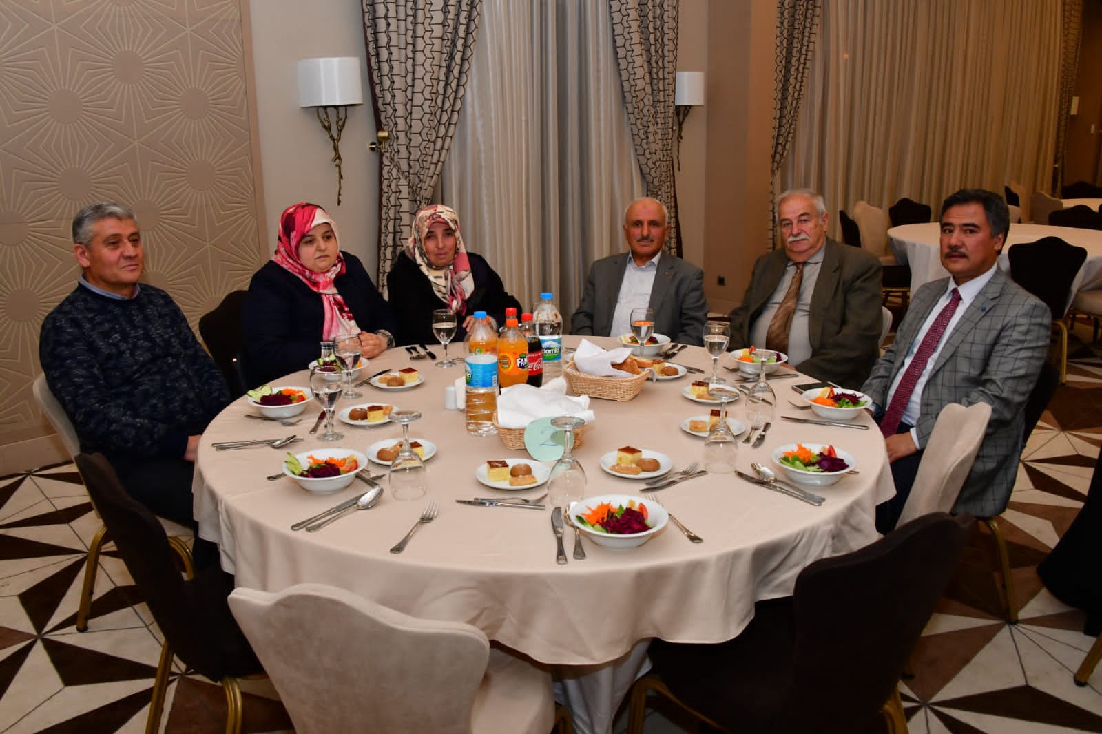 Kıdemli emekli öğretmenler onuruna vuslat yemeği 16