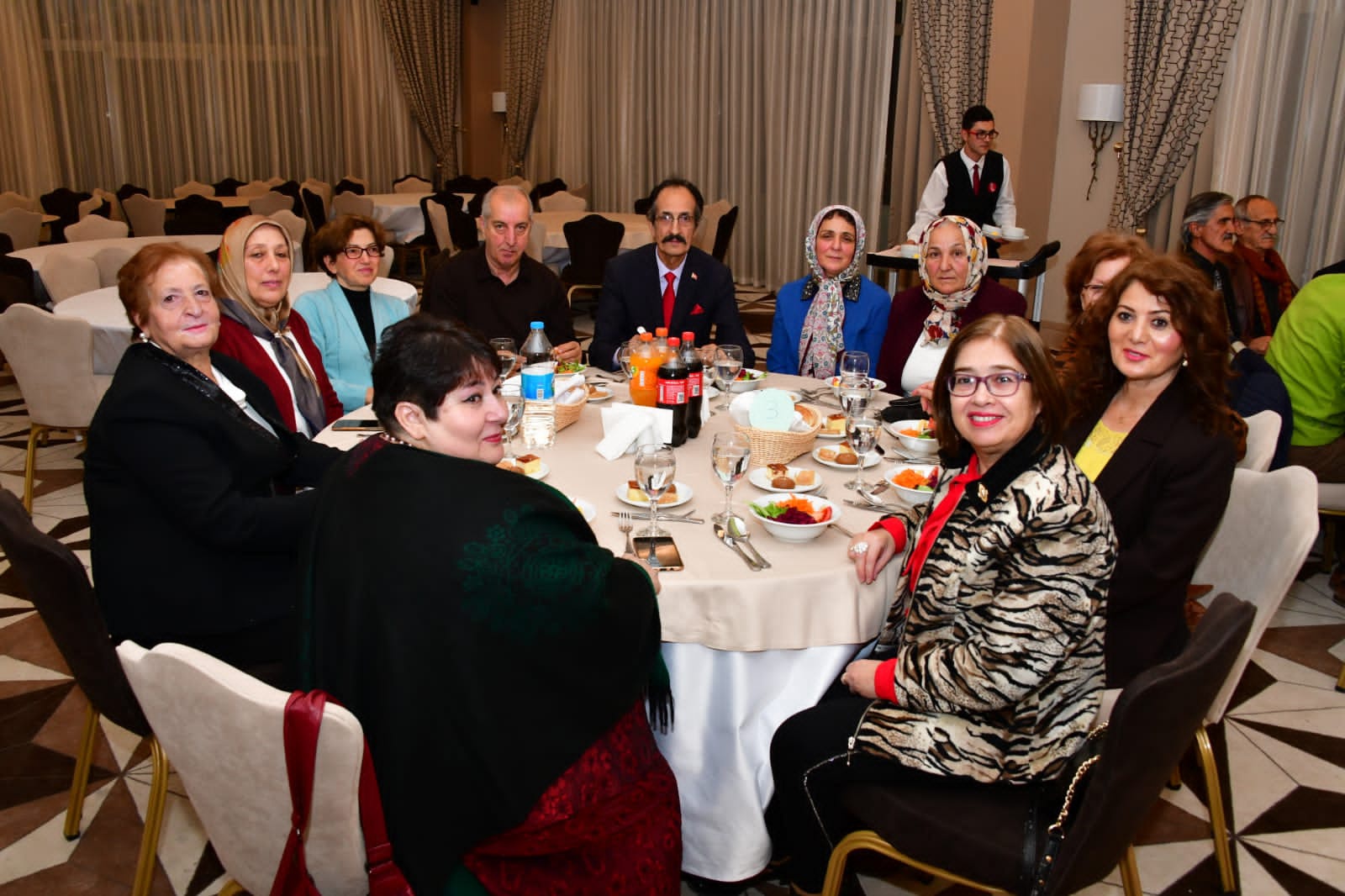 Kıdemli emekli öğretmenler onuruna vuslat yemeği 8