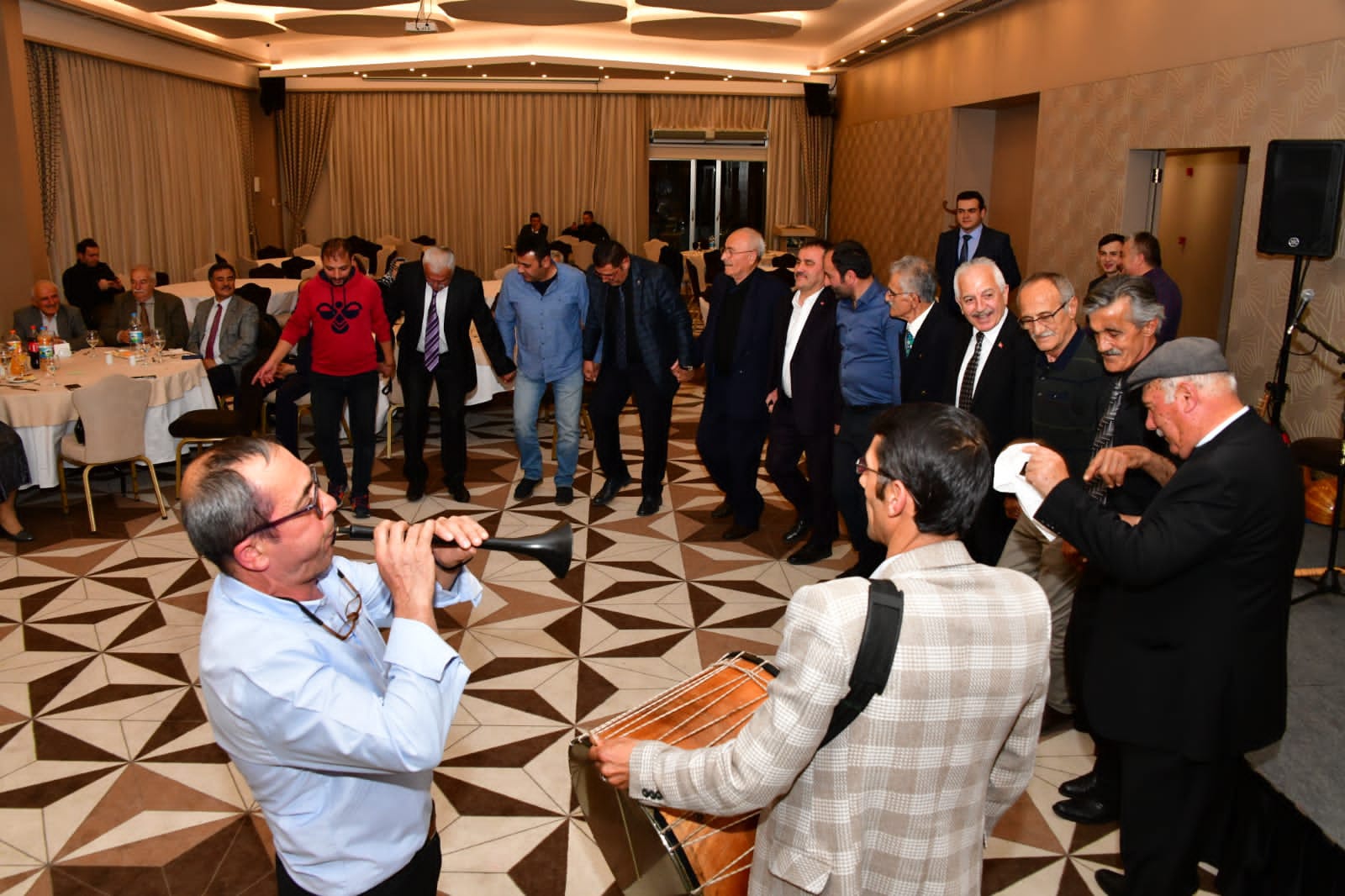 Kıdemli emekli öğretmenler onuruna vuslat yemeği 19