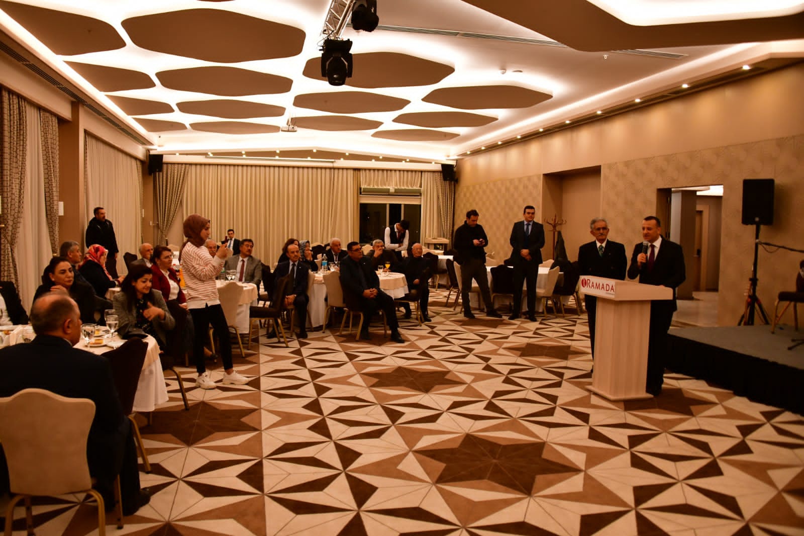 Kıdemli emekli öğretmenler onuruna vuslat yemeği 28