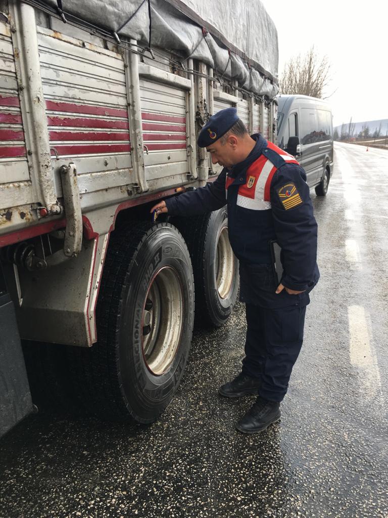 Jandarma’nın kış lastiği denetimi sürüyor 1