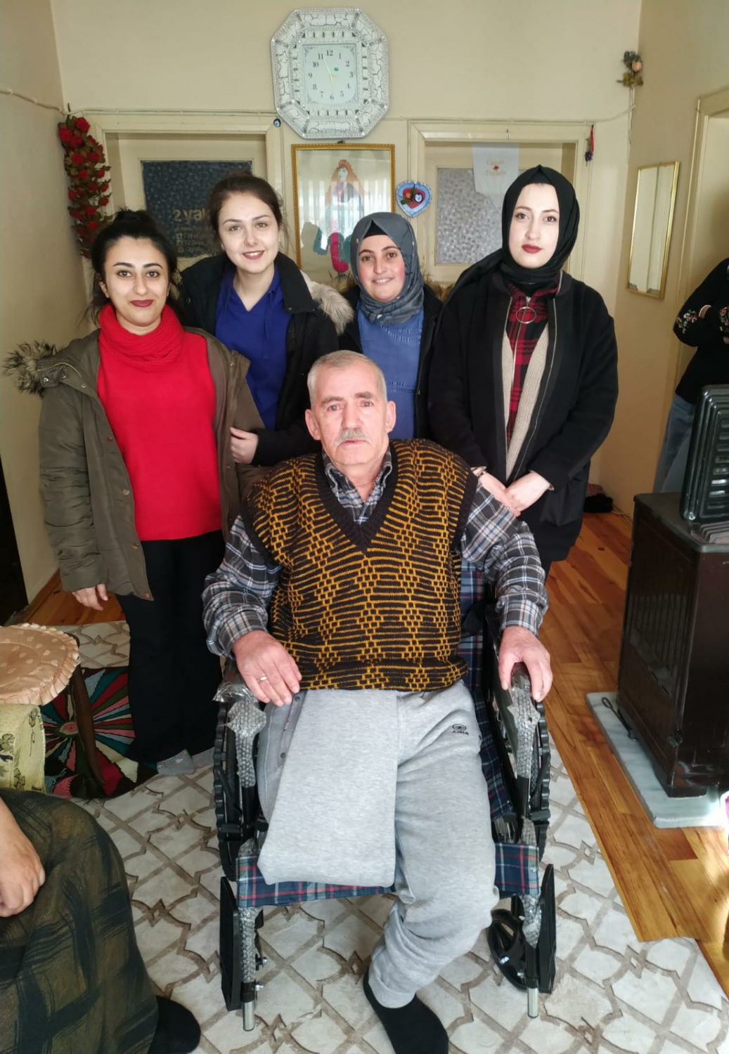 KYK’lı öğrenciler engelli vatandaşlar için el ele verdi 7