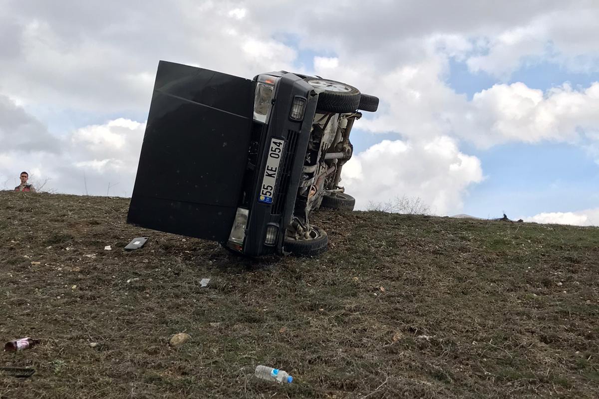 Gümüşhane’de otomobil kontrolden çıktı: 9 yaralı 1
