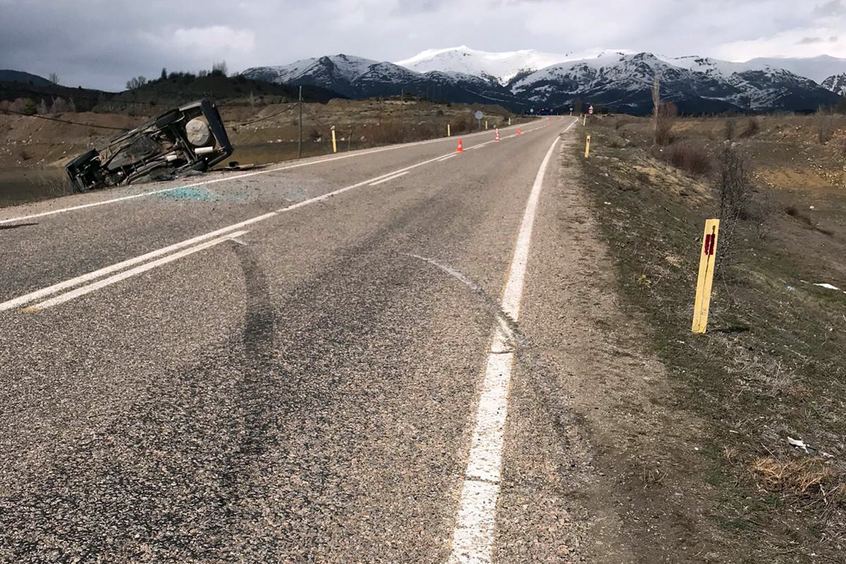 Gümüşhane’de otomobil kontrolden çıktı: 9 yaralı 5