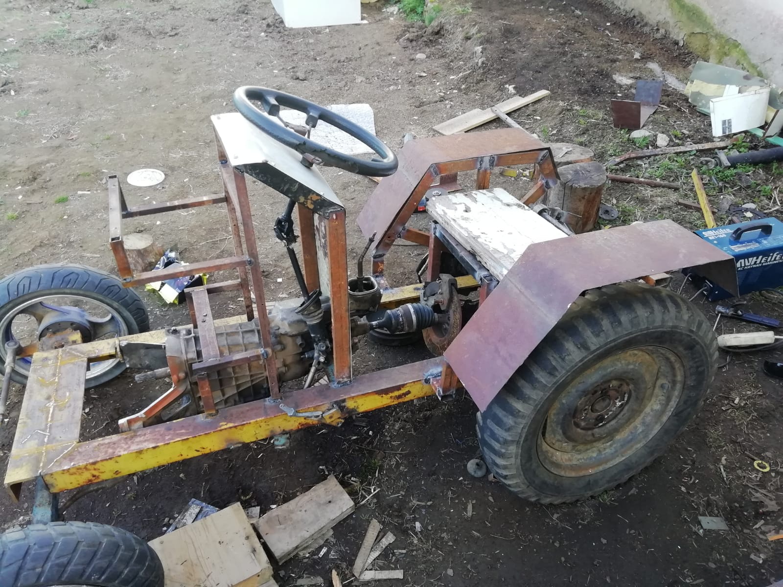 Babası yorulmasın diye traktör yaptı 25