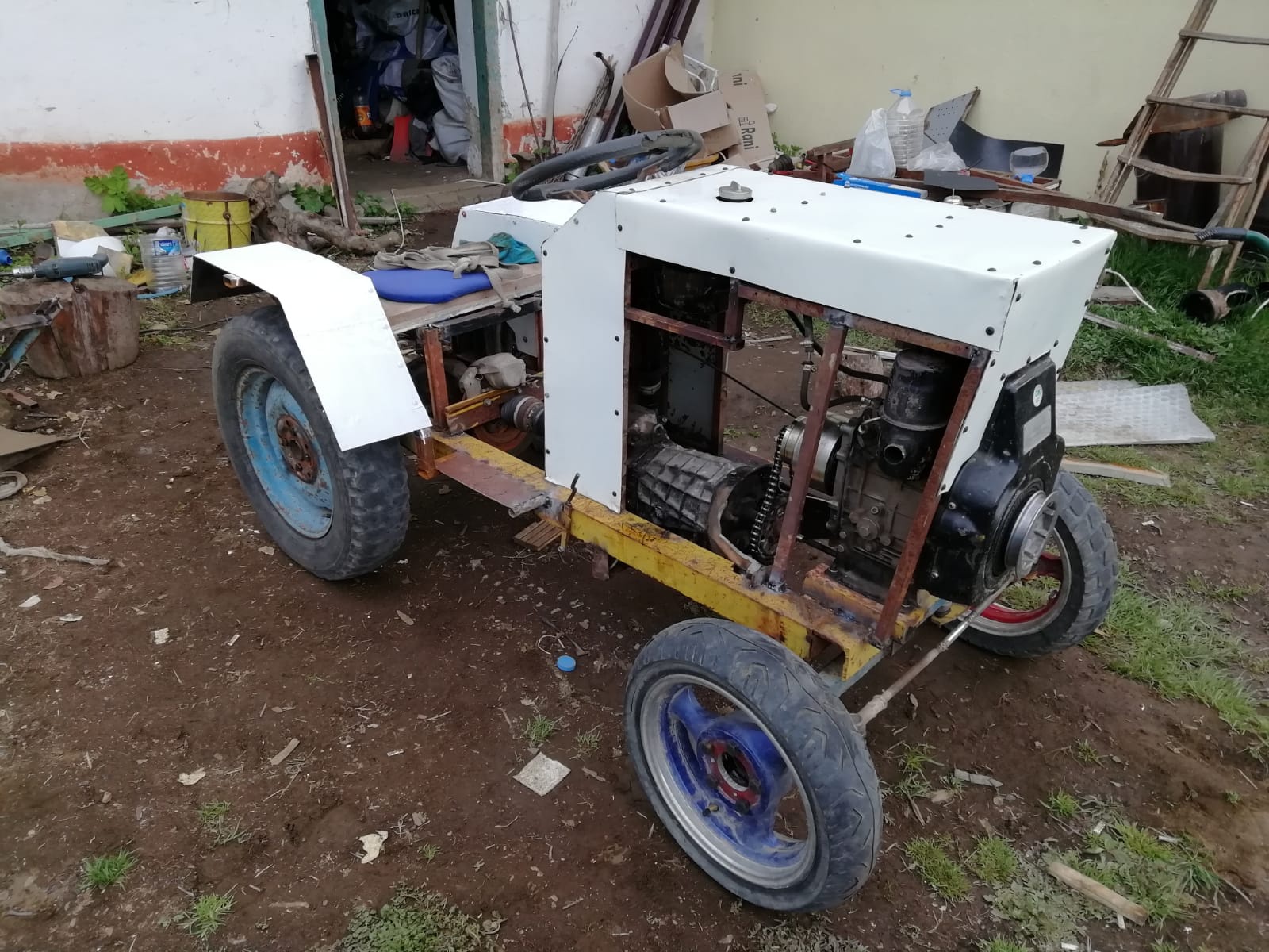 Babası yorulmasın diye traktör yaptı 17