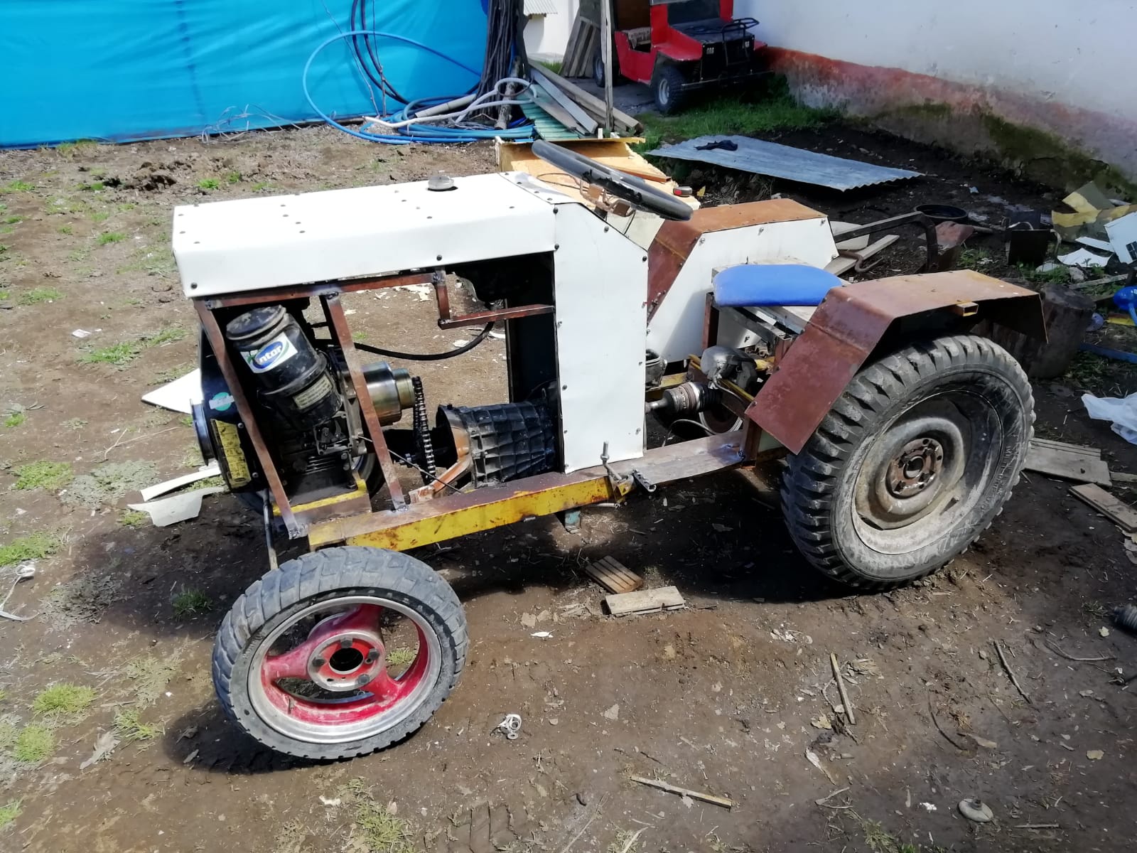 Babası yorulmasın diye traktör yaptı 23