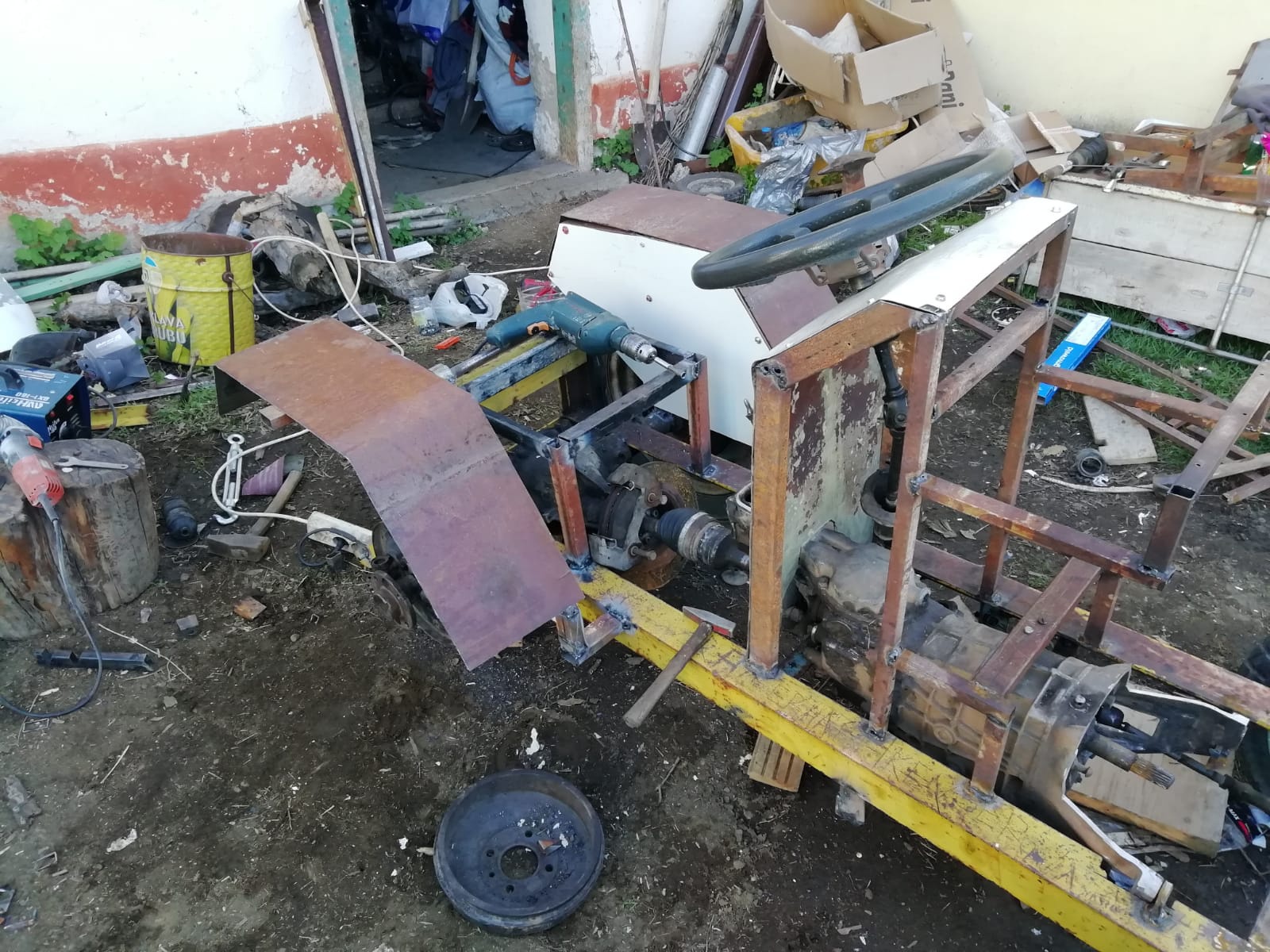 Babası yorulmasın diye traktör yaptı 18